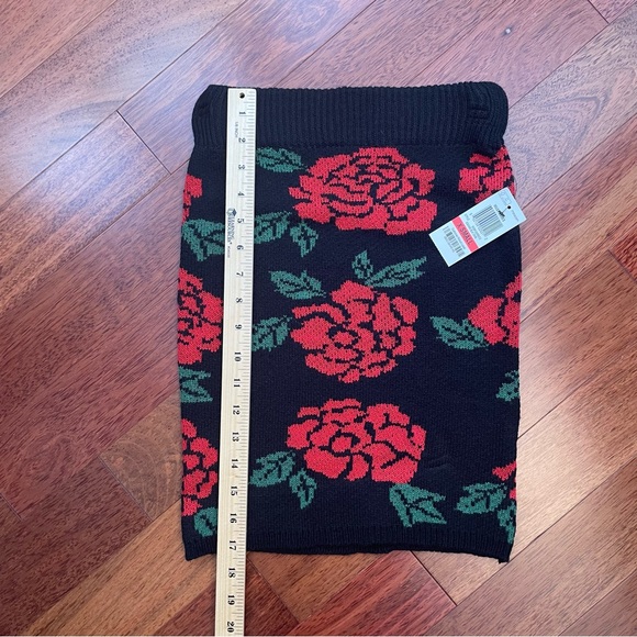 Material Girl Black and Red Floral Mini Skirt - Picture 7 of 10